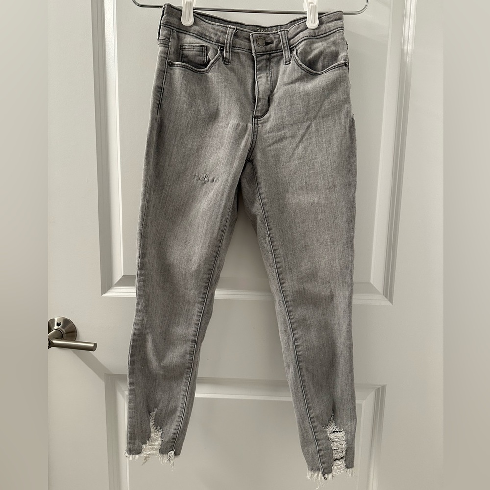 Universal‎ Thread Skinny Jeans | Grey | Size 2